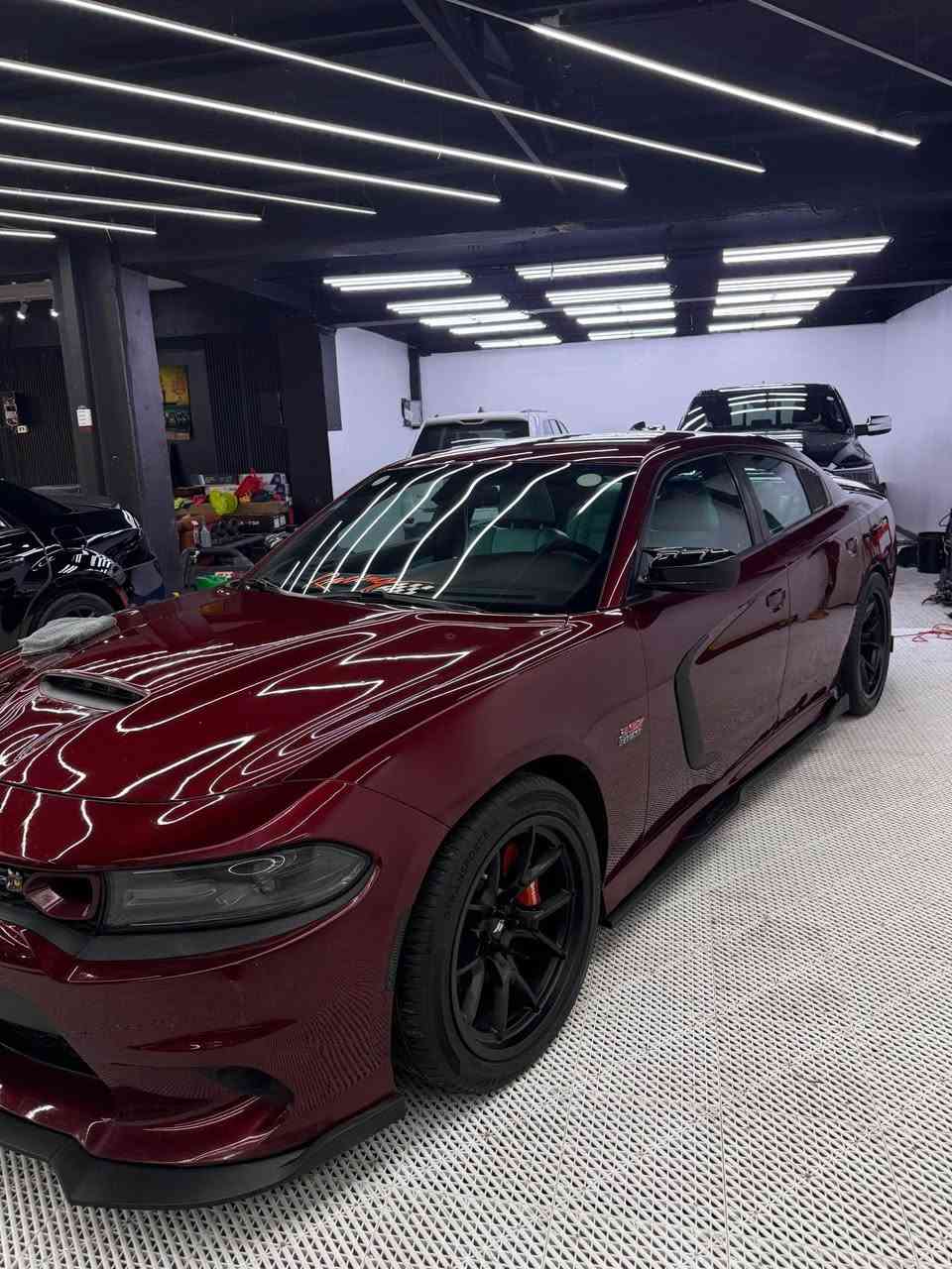 دوج جارجر سكات باك لون كرزي .  19 Scat Pack 
وارد أمريكي  نظيفة جدا وماناقصة اي شي  فول عده الفتحه 
من انصف واقوه السكاتات بغداد السياره معروفه 
#الموديل : 2019. ( امريكي) . حادث بنيد وجاملغ والباقي كفاله شاصي لغد مكينه كير اكسل كلهم كفاله 
#المحرك : SRT . V8 . 6.4L برتقالي .
#العداد 40,900 ml قابل لزياره 
رقم بغداد الجديد وهزه جديده  ابسمي تحويل ثاني يوم 
المواصفات :
* تحذير الخروج عن المسار . 
*  نقطة عمياء . 
* مكابح رياضية (برمبو) . 4 بستم 
* لايت LED . 
* كاميرا خلفية . 
* امكانية التحكم بوضعيات المقود كهربائيا . 
* كزوز سستم . 
* حساسات خلفية . 
* ويل قياس 20 أنج 
* سستم صوت ALPINE . 
* تشغيل عن بعد . 
* مقاعد رياضية حضن + جلد . 
* المقاعد الأمامية تبريد وتدفئة . 
* نظام خرائط GPS . 
* شاشة كبيرة قياس 8.4 أنج اوپشنات SRT 
* تدفئة ستيرن . 
* كير شفتر بالستيرن . 
* جناح خلفي . 
* بلوتوث تلفون . 
* محدد سرعة . 
* كشن جلد 
الإضافات 
_شوته 
_اويل بلت 
_اويل برثر
_نوزلات ازرق الطويل 
_بلكات ريسنك 
_ولف حماوه مشيمتو 82  اصلي 
_اكس بايب داون بايب كامل وسطيات CLB
_‏fm pro max m2
_فيول بم ريسنك عبوه كامله 
_اويل كاج كان بولت 
_دبات srt اسود 
_ثروتر bbk كامل 
_العقل مفتوح اول لاين تفريغ كامل فصله سيڤتي كامل برمجه داينو مصطفى ايكل 
_ تخم ويل روهانه الجديد 
_تخم تاير جديد خلفي 315 امامي 275 
_اضافه دواخل مكينه 
_سترس بار 
_ستدات طلقه 
_فجوج 4 بستم 
_ لد فسفوري ابيض ترحيب 
_ عدسات LED انارتها نهار 
_ لدات بنيد 
السياره لتقارنها بستوك السياره مصروف عليها خير من الله مابيها كال نقص صدر امامي خلفي جديد 
*للاستفسار الاتصال عل *********** 
سعر ٢٣٥
مكان السيارة ( بغداد_ دورة) بغداد, العراق
