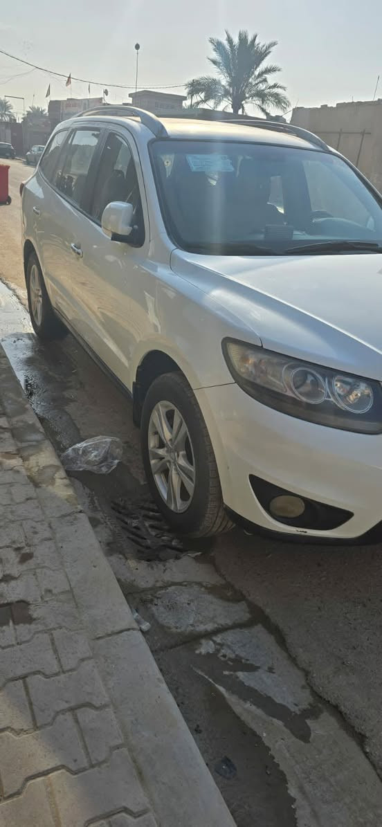 سلام عليكم 
سنتافي 2011 شركةالعامة 
مكفولة كفالة عامة عدا صبغ شبر بلبنيد 
فول مواصفات مكينة 6 بلادي 
ماشية 130 حقيقي جرس 120 
بصمة شاشة فتحة سقف 
سيارة نضيفة كلش استخدام شخصي 
رقم بغداد بأسمي تحويل مباشر 
العنوان بغداد بسمايا
السعر 165 بيها مجال
***********
