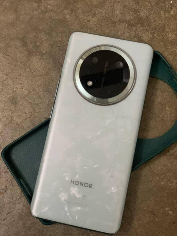 السلام عليكم
للبيع هاتف Honor X9c 5G
ذاكرة 256
رام 12+12
مستخدم 3 اشهر 
نضافه 99٪
شرط جهاز اخو الجديد شخط ما بي 
السعر 285 وبي مجال قليل 
للبيع او مراوس ب ايفون شعندك نزل 
للاستفسار: ***********
او على الخاص
