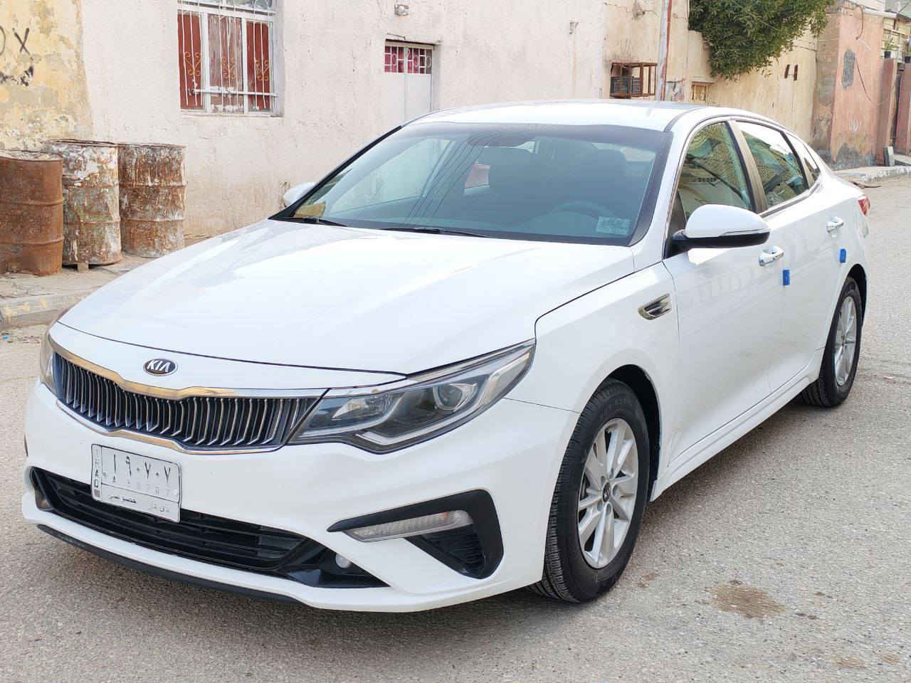 اللهم صلِّي على محمد وآل محمد السلام عليكم كيا اوبتيما موديل( 2018 )  امريكي حره رقم ذي قار  السيارة بيه بنيد او جاملغ   محرك(2400)  شرط ما مفتوح            اشاره ترحيب  ويل كب5 اشاير بل مري حساسات خلفيه يدات نيكل  تبريد قطعتين )
سياره جديده جدا جدا وجاهزه من كلشي كير ومكينه وحداديه وتبريد ثلج كهربائيات كله شغاله دواخل جديده سياره مال جناي  ماعوزه برغي ترايه شرط زيرو سياره على وضع الشركه  مداور مباشر ماشيه (100) حقيقي السياره بسم ولد صديقي حره سنويه جديده مشروع وطني  السعر$(138) وبية مجال 
مكان السياره الناصريه الشطره   التصال  رقم صاحب السيارة  ***********
