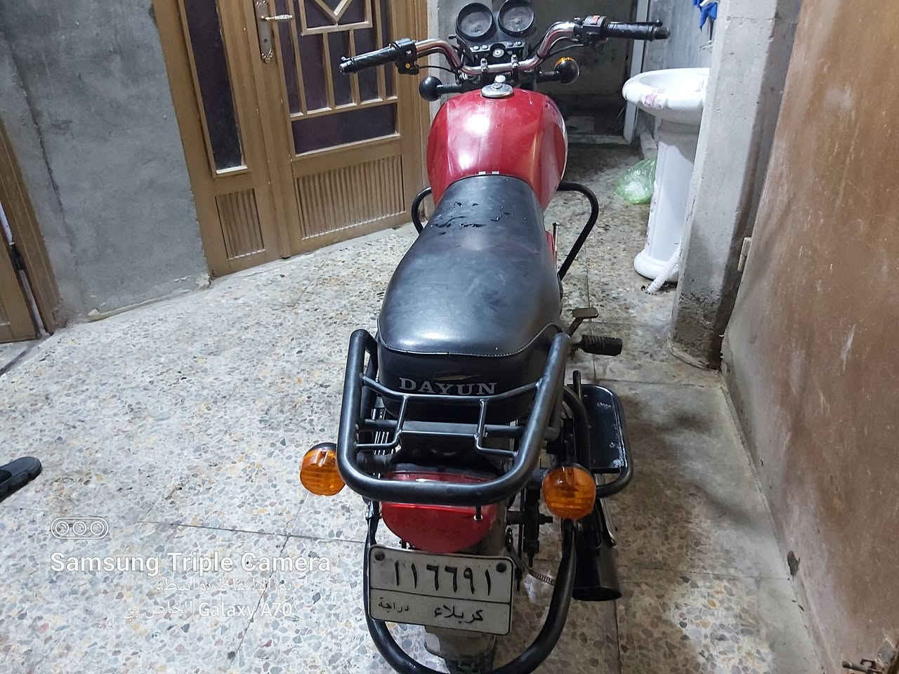 السلام عليكم  دراجة دايون للبيع سنوية ورقم باسمي بيها شغلة شوية تنقص دهن رايدها بمليون و٣٠٠   وبيها مجال موبايل  ***********  سيد محمود
