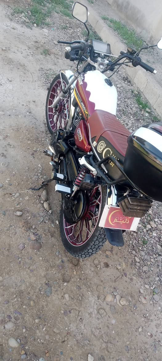 سيفان للبيع موديل 24 محرك كهربايات كلها شرط  تايرات اشاير  شاشه كلها شغاله  مكاني تكريت  السعر 650وبيها مجال 🫡


**إذا كنت صاحب هذا الإعلان وتريد حذفه لأي سبب، رجاءا أرسل رسالة إلى الدعم الفني**