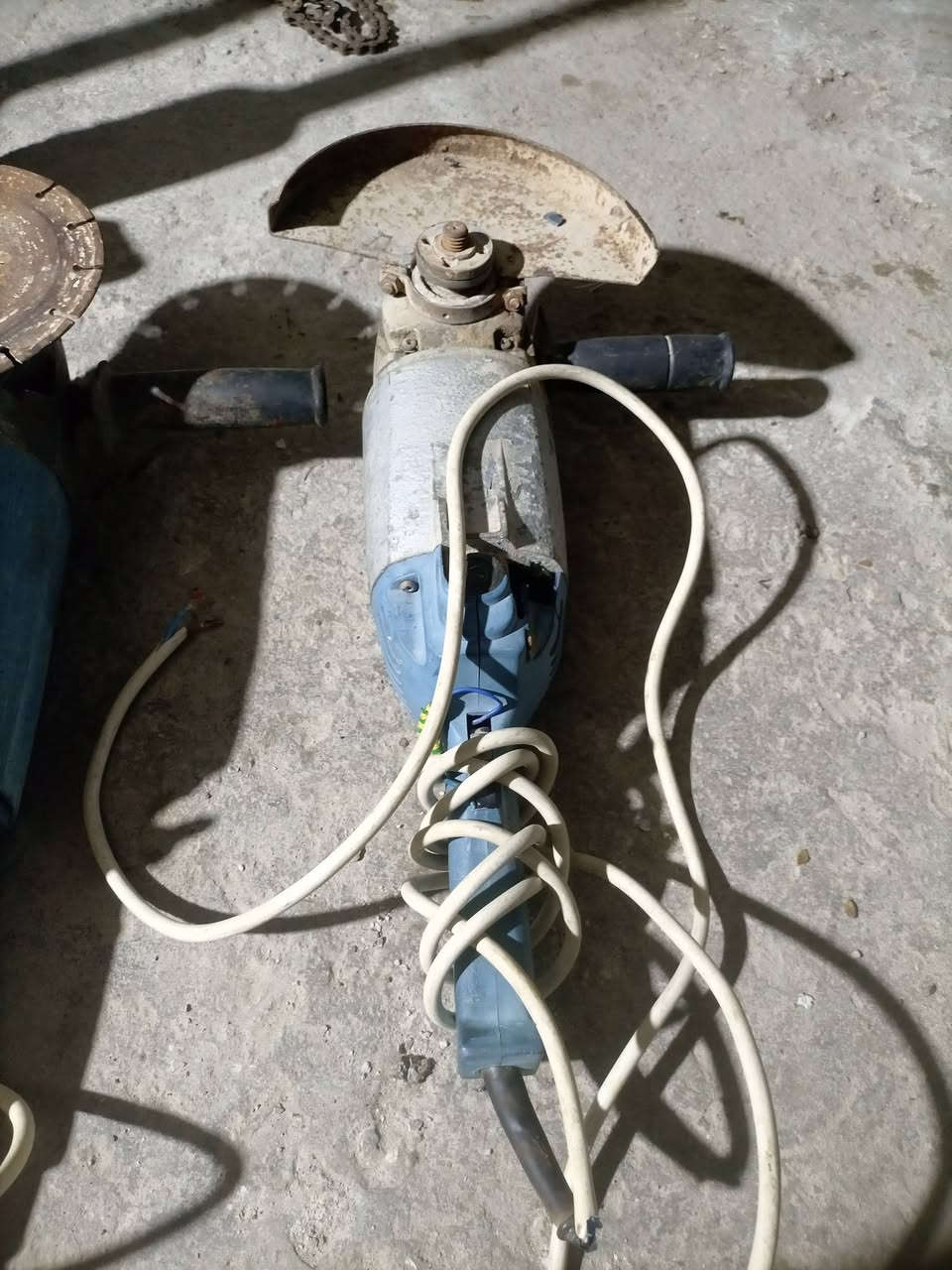 السلام عليكم
اخوان غراض للبيع نضيفات كلش كلشي وسعره  مناسبات 
عنوان بغداد الحسينيه الراشدية رقم *********** 
***********
