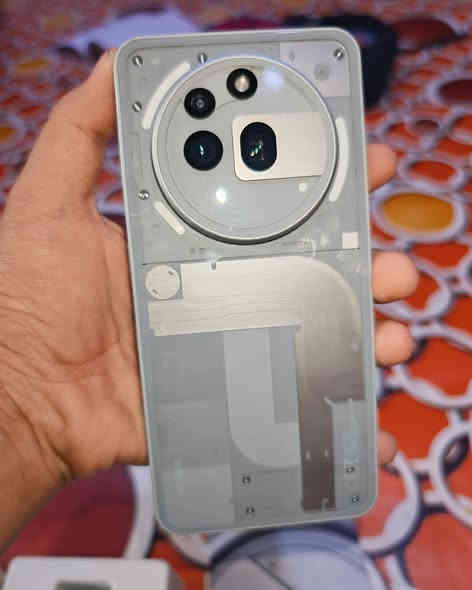 سلام عليكم Nothing Phone 3a Pro تفاصيل
ذكره 256+عشوائيه 12
 البطاريه 5000 
الكاميرا: خلفية ثلاثية 50+50+8 م.ب. / امامية 50 م.ب.
ساعه هديه 
 لون رصاصي 
السعر 650 
للعنوان البصره القبله حي القائم الرقم ***********
***********
