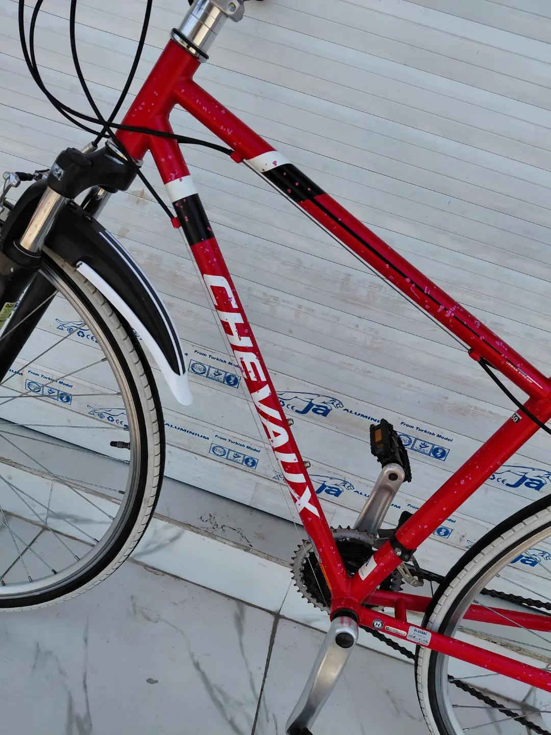 CHEVAUX 2018 حجم 28 / C700 كل الاجزاء المنيوم  الفريم حديد 3 × 7 سرعات من SHIMANO دبل امامي شغال  الدراجة جاهزة بدزن عيوب فقط شخوط بالفريم السعر 165 الف شامل التوصيل    ✈يوجد توصيل لجميع المحافضات ✈ كركوك مدخل سايدين حي الاسرى والمفقودين  معرض ابو شيفان ( *********** )
