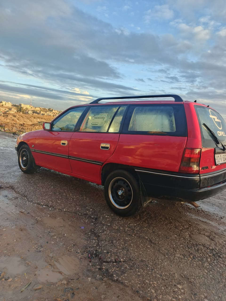 اوبل استرا 
موديل 1994
حجم 16
كير ومكينه جديد بشرط 
كابون بانزين 
رقم نينوى مصطره الجديد
سياره صافيه وجاهزه 
شرط التحويل 
باقي التفاصيل اتصل 
مكاني موصل مشيرفه 

هاتف ***********
