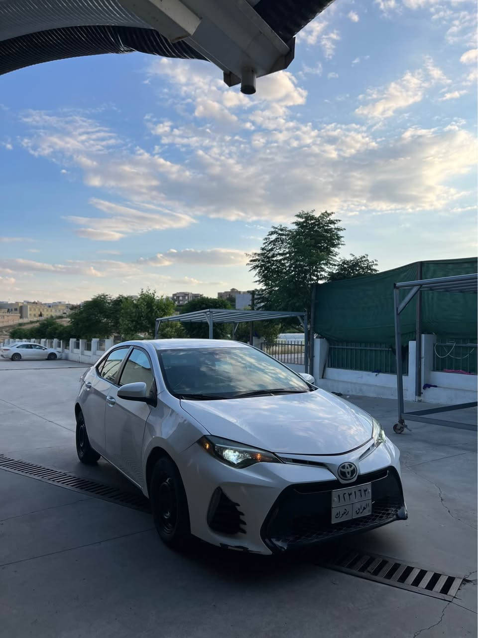 Toyota corolla 2017
***********
تویوتا کورولا ٢٠١٨«٧ مواسەفات le 
سپی بەفری تەنها ٦٠ هزار مایل رویشتوە بەرد رادار بیلاد بێ تەقەو رەقە گیر ئوتوماتیک سەیارە حیزام سبوخ نیە من بە حیزام دەفروشم 
*********** اكر, نينوى
