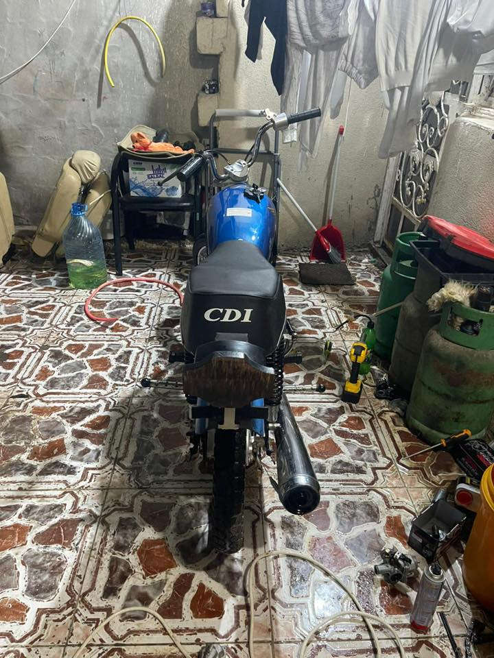 دراجه ايراني لل بيع مكفوله من السرقه دراجه شوفت عينك نضيفه وحلوه مكاني البصره 500وبيها مجال قليل *********** الدراجه ادوات
