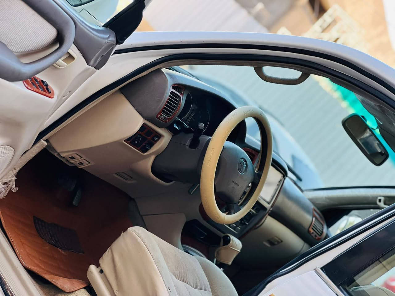 تيوته لاندكروز مديل 2004 محدثه 7 فول مواصفات سعر 127 وبيه مجال للاستفسار الاتصال *********** خليجي بيه جاملغ بدون دواخل وبيهه رشات صبغ جماليه مواصفات فول 1عله1 فتحه سقف سبعه 7راكب ثلث قطع تبريد دبل تانكي ثلاجه داخليه شاشه يباد كامره دواره كير وتماتيك زراق لايت حساسات خلفيه مري كهربائي  داخل صاج حافضه سيدي 12قرص مكينه سته 6سلندر مكينه وكير مكفولات حداديه جديدهه تخم تاير جديد تبريد شغال ثلج رقم بغداد مشروع وطني سياره جديده وجاهزه وأي نقص مابيهه مكان سياره كربلاء كربلاء, العراق
