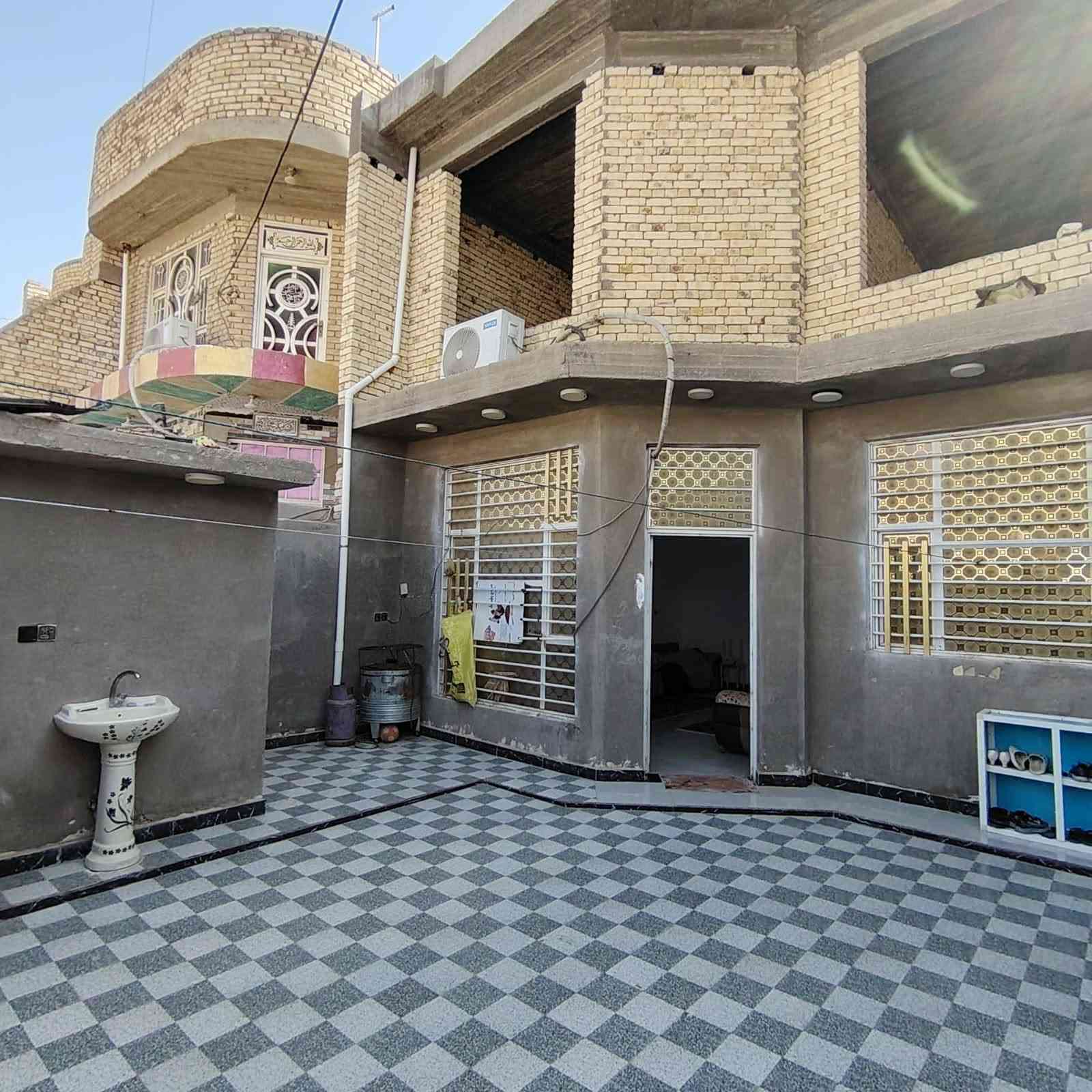 عقار للبيع طابو صرف مساحه ٢٥٠متر بالمربع الذهبي ركن ع شارعين الاستفسار اتصال ع رقم ***********
