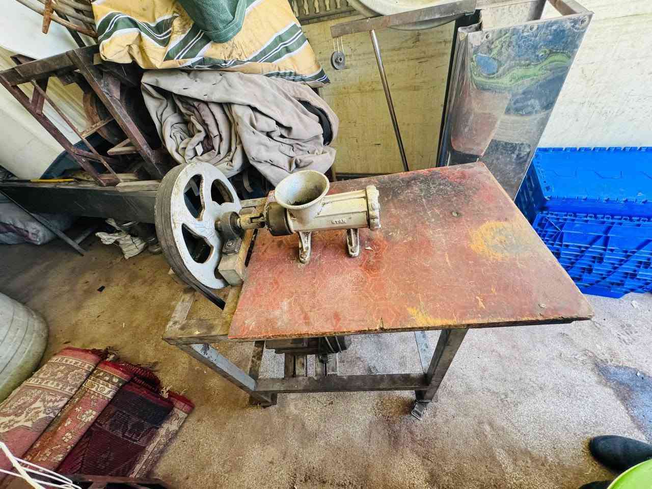 قزان كبير مع مثرمات مستخدمات على كد زياره الاربيعينيه العنوان بغداد بلدبات متواجد فيس واتساب ***********
