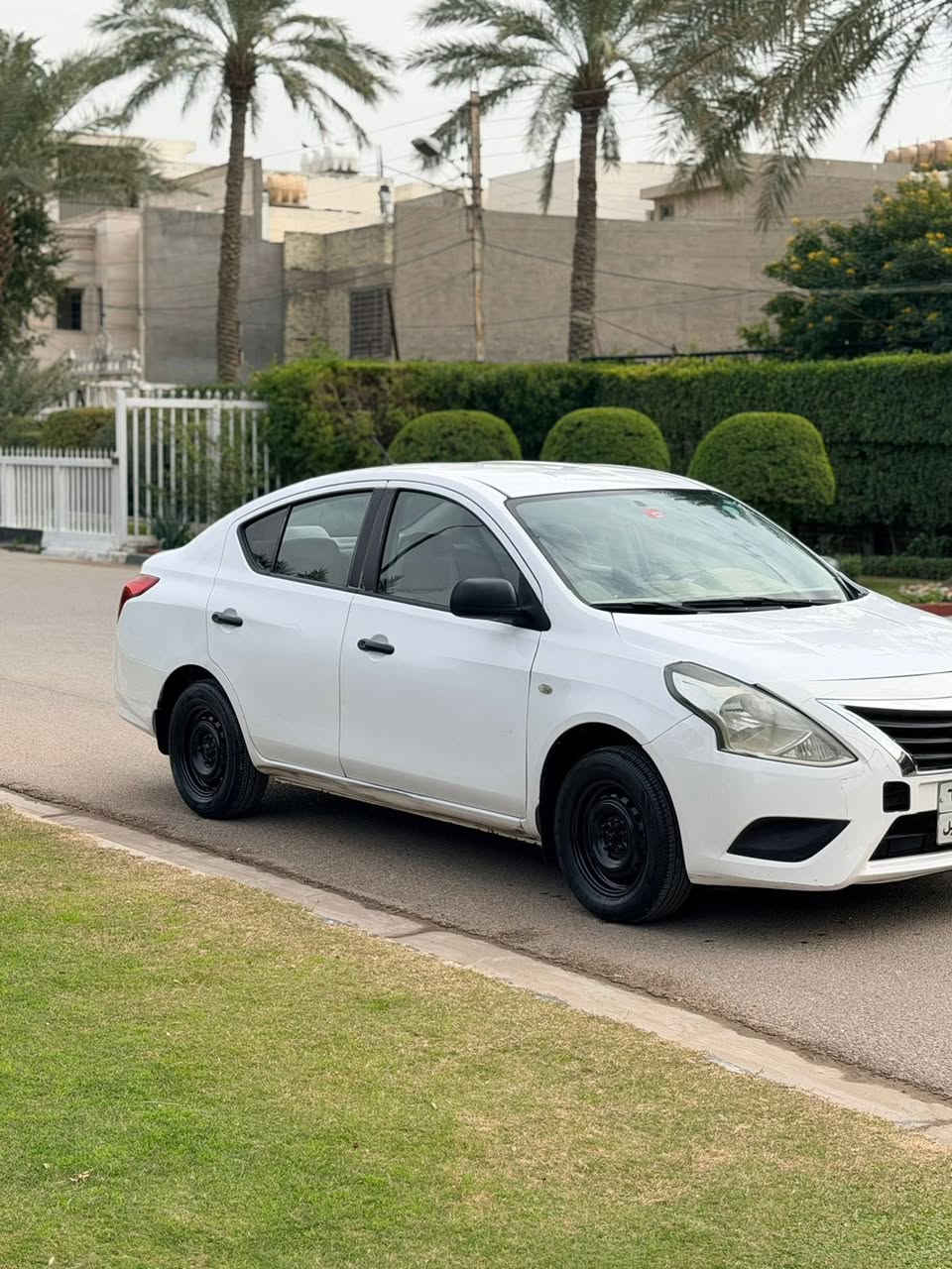 السلام عليكم
نيسان صني للبيع فقط 

موديل 2019هندي بليتة زركة 

رقم اربيل 

كير ومكينة مكفولة والسيارة جاهزة 

السيارة اعلى مواصفات بموديلهة وموضحة بالصور 

بيها صبغ جاملغين وكم مكان بارد 

السعر 90 وبيها مجال بسيط 

مكاني بغداد -حي الجامعه

للاستفسار الاتصال على الهاتف او واتساب 
***********
