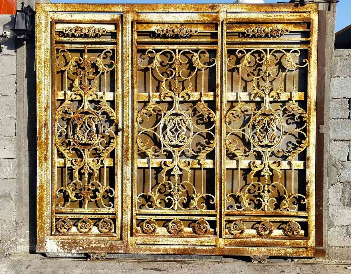 باب سلايت تسكام حديد ثقيل تصميم ملكي جديد القياس الارتفاع 250والعرض  يحتاج بس صبق السعر 400الف العنوان البصرة حي الشرطه خلف محطه الكندي ***********
