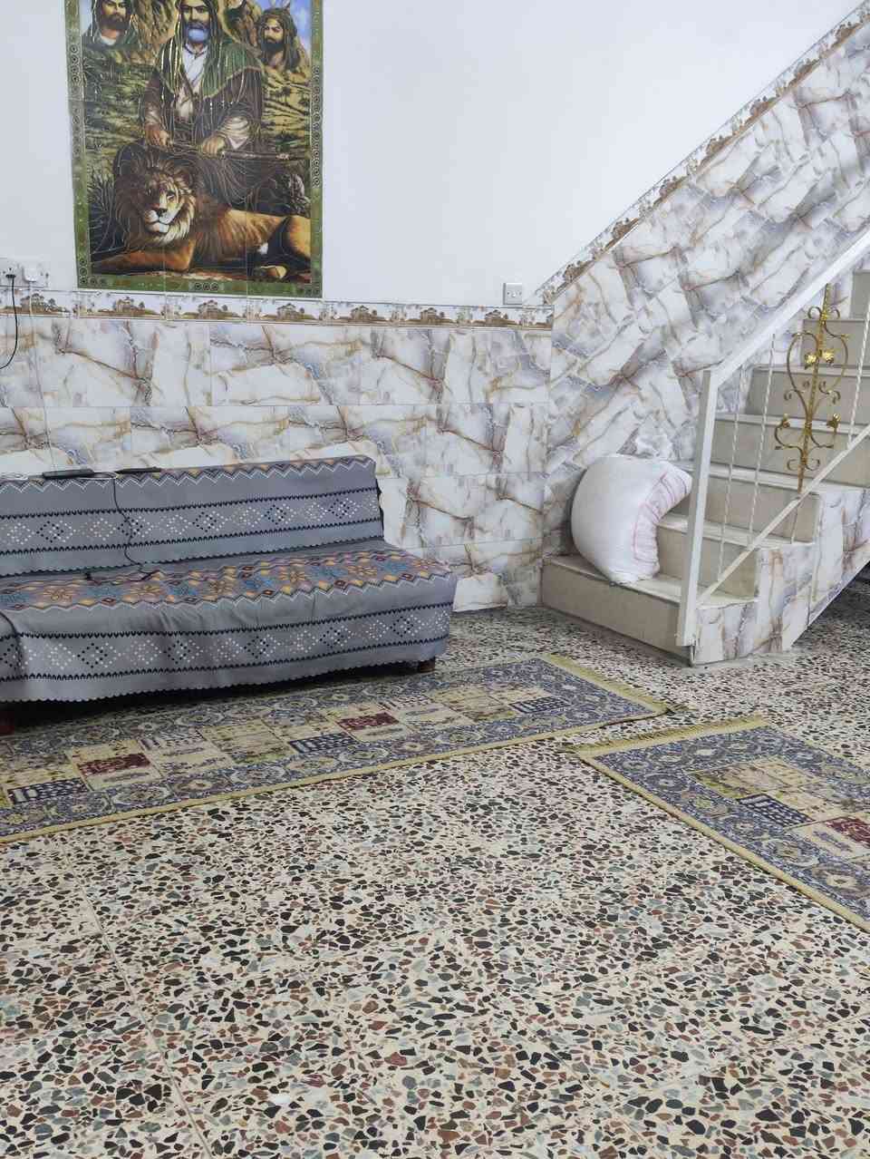 الدار للبيع المساحه 100 متر الواجهيه 5 والنزال 20 يحتوي على استقبال صاله مطبخين حار وبارد وحمام ويوجد باب ثاني على الفرع الثاني /الموقع الشعب حي الجزائر قرب روضة البنفسج /الرقم للأستفسار ***********

