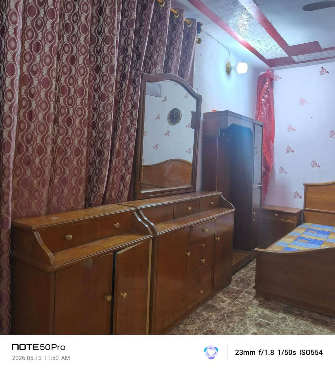 غرفه نوم صالج ملحقات كامله
عنوان فلوجه حي جولان 
سعر ٦٠٠ 
الا تصال على رقم 
***********
***********
