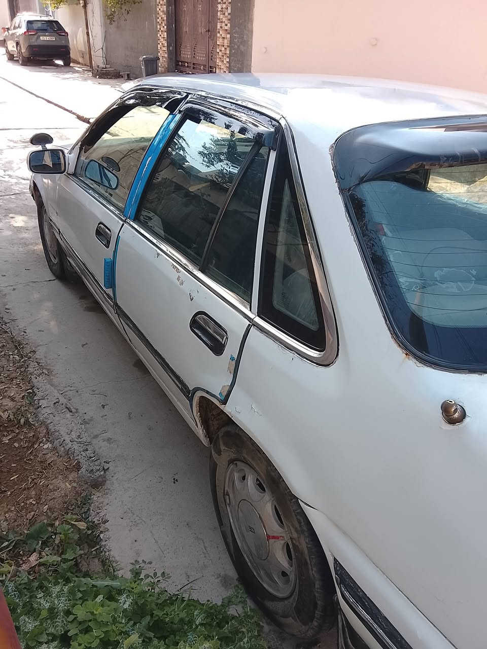 السلام عليكم سيارة دايو برنس موديل ١٩٩٥ كير عادي مكينه ١٨ رقم ألماني جديد السعر ٢٧ورقه وبي مجال العنوان خانقين امام عباس رقم الموبايل ***********
