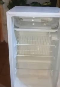 ثلاجه زغيرة مال غرف مال مكتب تجميد فول ونضيفه كلش نوع ميديا تفاصيل بلم...