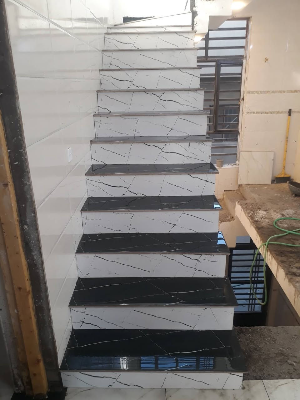 خلفة سيراميك متفرغ حاليا
واشتغل بأسعار كلش مناسبة ورخيصة 
اليحتاجني بالشغل اني حاضر وهذا رقمي ***********
