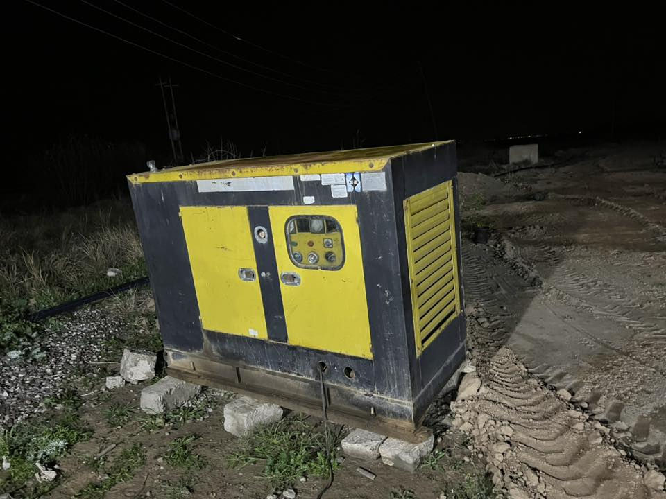 مولد بيركنز للبيع 3فيز كابينه شغال ولا صرف ولا بخار سعر 20 ورقه الشراي يتصل ***********
