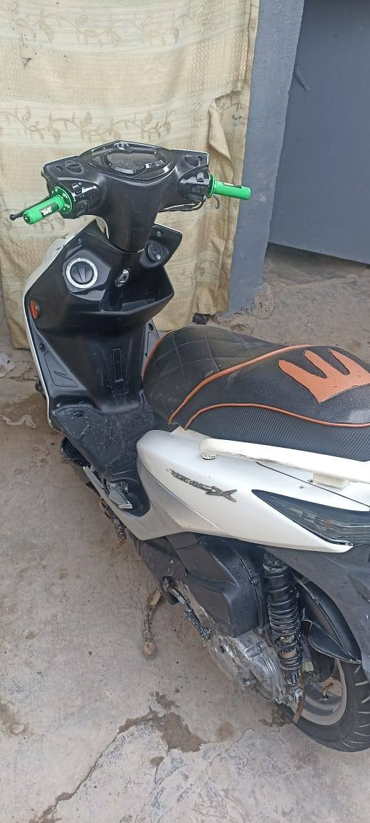 سلام عليكم دراجه سكنس لد حديثث الدراجه كفاله عامه كلجات رياضي بلاديي الدراجه علا وضع الشركه فقط الدشبول ميشتغلل الباقي كوله شغال بك لايت اشاير عالي وناصي كوله شغال سعرهاا مليون و100 وبيها مجالل مكاني بغداد شعب شارع الصحه 
رقم بي واتساب 
***********
