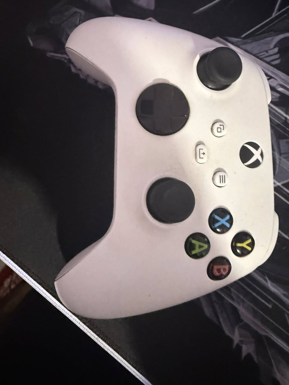 السلام عليكم اكسبوكس سيريس اس مع 2 جوستك اصلي وقاعدة شحن وبطاريات عدد2 للجوستك ب350 ودركسون v9 الجيل الثاني كير ودواسات وكلج وفرتين ونص ب115 اذا تاخذهن ثنيناتهن بيهن مجال
***********5
