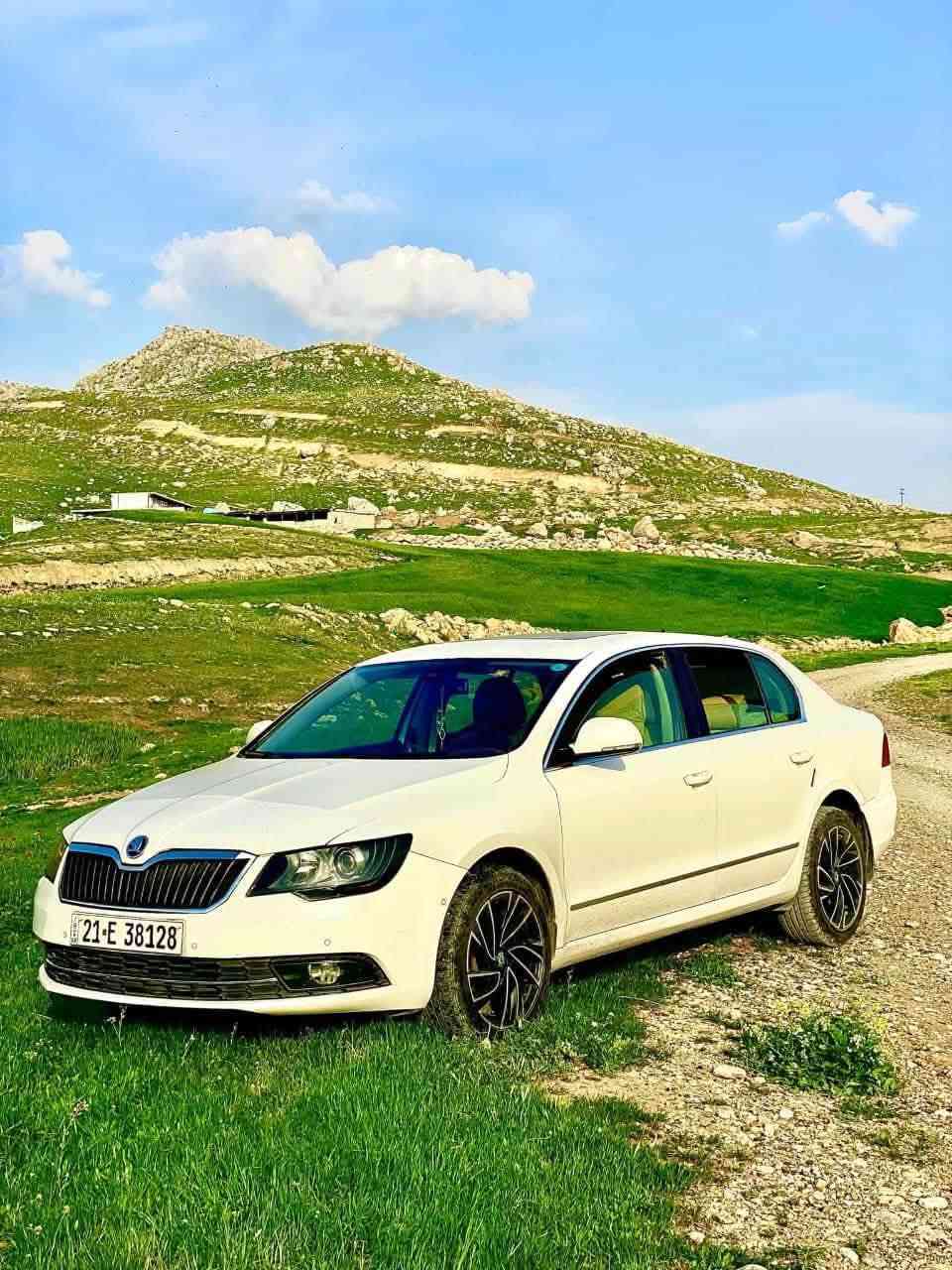 ‎‏🇩🇪‏🖤🇩🇪 Skoda superb  2015

*********** 📞

‎کوشن هیتەر

‎کوشن کارەبای

‎ کوشن خە‌زن

‎ کوشن جلد و ناو زە‌رد‌ 

‎ ئاوێنە کارەبای 

‎ئاوێنە ئیشارەت و ژێر لایت

‎ئاوێنە هیتەر

‎ئاوێنە کۆنترۆڵ
‎ (واتە‌ لە‌ كاتی بە‌گ ئە‌خە‌وێت + بە‌ كۆنترۆلیش قە‌پات دە‌بێت ئاوێنە‌ی ھە‌ردوو لا)

‎ئاوێنە دژە تیشک

‎جام پەردە (٣ پە‌ردە)‌ 

‎جام کۆنترۆڵ (دادە‌خرێت و دە‌كرێتە‌وە‌ )

‎ھە‌روە‌ھا سیستە‌می داخستنی جام و سلاید لە‌ كاتی باران بارین ئە‌گە‌ر بیرت چوو بێت 

‎فلچە‌ ئۆتۆ

‎سیدی بۆكس 6 سیدی  ئوكس و بلوتوس میمۆری ھە‌روە‌ھا 10مکەبەرە واتە هەر دەرگایەکی پێشەوە سێ مکەبەرەو هەردەرگایەکی دواوەدوو مکەبەرەی پێوەیە

‎سڵایت کۆنترۆڵ (واتە‌ بە‌ كۆنترۆل داخرێ) 

‎سەقف سڵایت 

‎سەقف تاقەشەمسی 

‎لە‌ كاتی راگرتن لە‌بە‌ر خۆر ھە‌وای سارد دێنێتە‌ ژوورە‌ وە‌ 
‎بۆ ئە‌وە‌ی ناوی زۆر گە‌رم نە‌بێت 

‎ئۆتۆ پارک  (خۆی پارکین دەکات)

‎حاسە پێش و دوا 

‎بلاجیکۆر ( ئە‌توانی وای لێ بكە‌ی لە‌گە‌ل پێچ كردنە‌وە‌ش بۆ ئە‌و لای ئە‌تە‌وێت داگرسێت )

‎سێ شێوازی سندوق 

‎سندوق ئاسای

‎سندوق جانتای

‎سێیە‌م شێواز دە‌بێتە‌ كلكی دوپشك 

‎ھە‌روە‌ھا سندوق سحب

‎سستەمی دژە کحول واتە کەسێک مشروب لەڕێژەی یاسای خواردبێتەوە سەیارەکە ئیش ناكات یاخود ناتوانی خێرا شۆفێری بكە‌یت 

‎‏ESC سیستەم دژە وەرگەڕان واتە لە پێچ و لۆفە خۆی ڕاست دەکاتەوە 

‎سستەمی ساحیبە واتە هەربۆنێک هەر دووکەڵێک لەناوەوە بێت ئۆتۆماتیکی سەحبی دەکاتەدەرەوە

‎سستەمی دژە خلیسکان 

‎سستەمی کەمی هەوای تایەکان

‎سستەمی تەواو بونی بەنس

‎لایت کلینەر 

‎لایت زینۆن

‎لایت کارەبای

‎لایت ئۆتۆماتیک 

‎واتە لەهەوراز لایتەکان بۆخوارەوە دەچەمێتەوە بۆ بەرو خواریش لایتەکان بۆسەرەوەبەرزدەبێتەوە

‎هەروەها لەشەوی تاریک و کەشو هەوای تەم خۆی دادەگرسێ 

‎تە‌بریدی سایە‌ق و سە‌كن جیایە‌ دە‌توانی لای سایق سارد بێت لای سە‌كن گە‌رم 

‎تەبرید مەرکەزی 

‎١٠ ئێرباگ  

‎ئێرباگ قوفڵ واتە دەتوانی قوفڵی کەیت لەکاتی حادیسە ئێرباک نەتەقێت

‎وە‌ ھە‌ندێك مواسە‌فاتی تر كە‌ نە‌م نوسیوە‌ 

‎گێر و مە‌كینە‌ بە‌شە‌رت 
‎مەکینە 2.0 تۆربۆیە‌

‎٦ گێر DSG مە‌رخوب

‎لە‌نچ كۆنترۆل  

‎سەنەوی ژینگە‌و رێگاو بانو رەقەمی تا٢٠٢٦/٦ تازە‌یە‌ بە‌ ناو خۆمە‌وە‌یە‌ 
ڕەقەم سلێمانیە

‎سەیارەکە سفری شە‌ریكە‌ی ھە‌ولێرە‌ ❤️ ١٠٥ ھە‌زار ڕۆشتوە

‎‌  هەتا حەزکەیت پاک و جوانە 

‎چوار تایە‌ی تازە‌ی لە‌ ژێرە 
‎پاتری تازە
‌ بێ دە‌عم 
بێ بۆیاخ
دوو جێ سوردە کوتی هەیە 
 بۆ نرخ پەیوەندی بکە یان نامە بنیرە لە ڤایبەرو واتس ئاپ 
تکایە ئەگەر موشتەری نیت  پەیوەندی مەکە
سوپاس بۆ ئەدمین 🌷❤️ رانية, السليمانية
