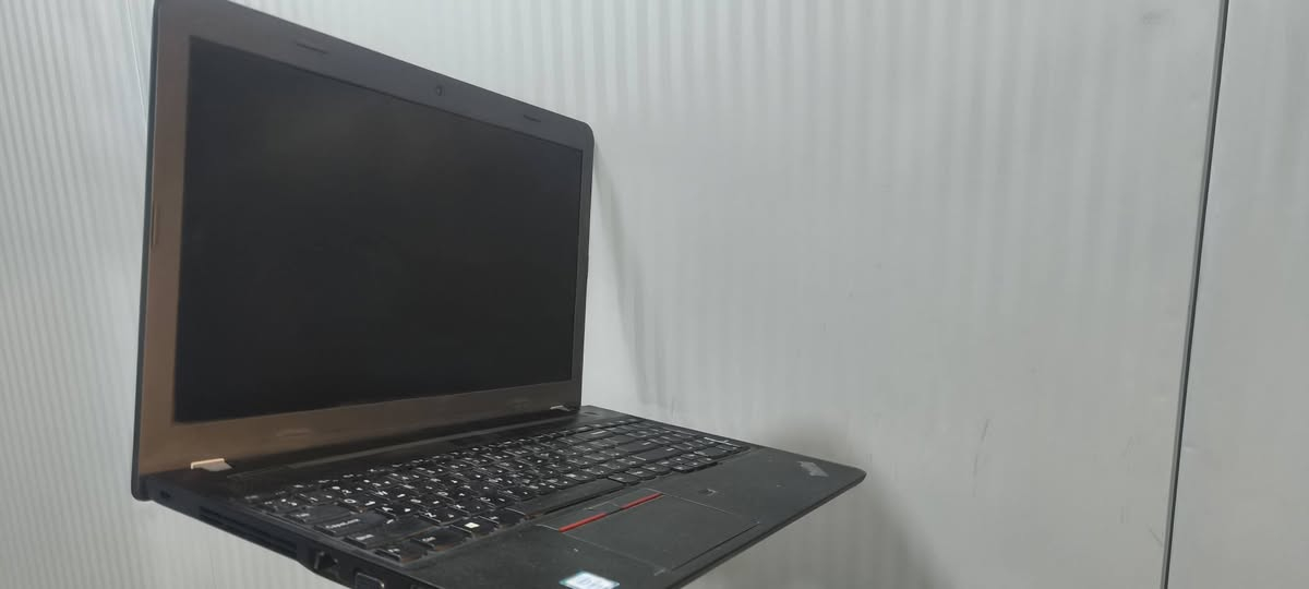 للبيع لابتوب Lenovo
المواصفات:
• المعالج: Intel Core i7 الجيل السادس
• الرام: 16GB
• التخزين: 256GB SSD سريع
• شاشة مناسبة للدراسة والشغل
• بطارية جيدة وتتحمل استخدام طبيعي
مناسب للجامعة، البرمجة، المونتاج الخفيف، والألعاب المتوسطة
حالة الجهاز: نظيف استخدام مرتب
البيع بسبب عدم الحاجة
السعر: 375 الف وبي مجال للشراي
المكان: بغداد - العامرية
اللي يحب يتواصل خاص
 أو ***********واتساب 📩
