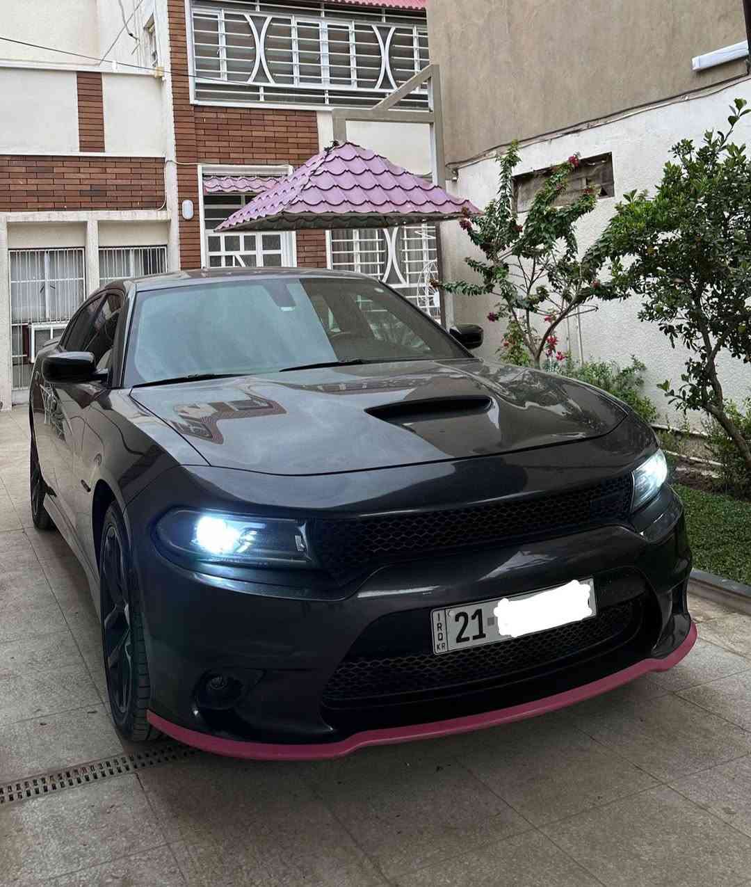 السلام عليكم شباب 

جارجر ارتي موديل  2022 كلين تايتل 

ماشيه 45 الف ميل حقيقي رقم سليمانية 

موا صفات السيارة 

1 - سوبر تراك باك 
2- فتحة 
3-كشنات حضن
4- تبريد تدفئة مقاعد 
5- سستم صوت هارمن كاردن
6- ويل حجم 20 

السعر ب 265 ورقه 
العنوان / بغداد / حي الجامعه 
تلفون/ ***********. وبي واتساب

