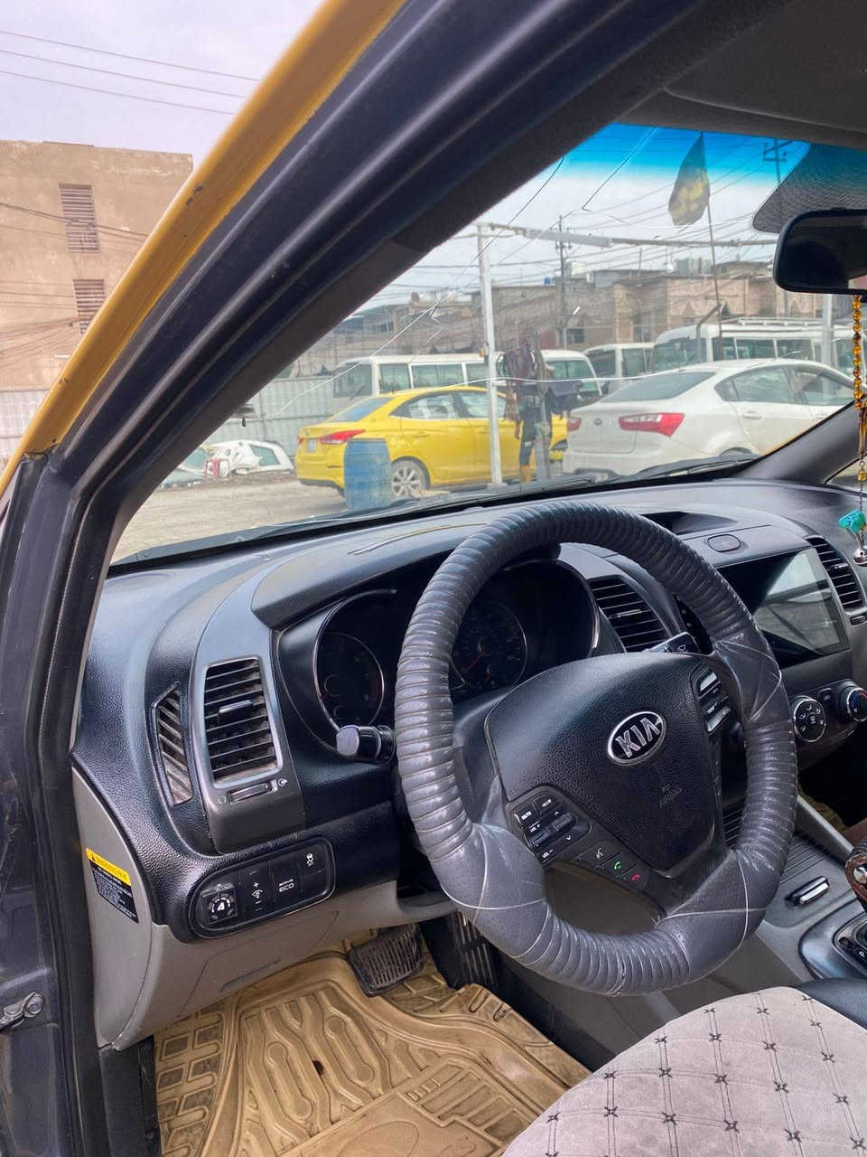 السلام عليكم كيه فورتي موديل 2015 سياره وارد أمريكي حادثه موجود بل الصور مكينه دوش 1800 كير ومكينه مكفولات السعر 108 عنوان الأمين الثانيه  ***********
