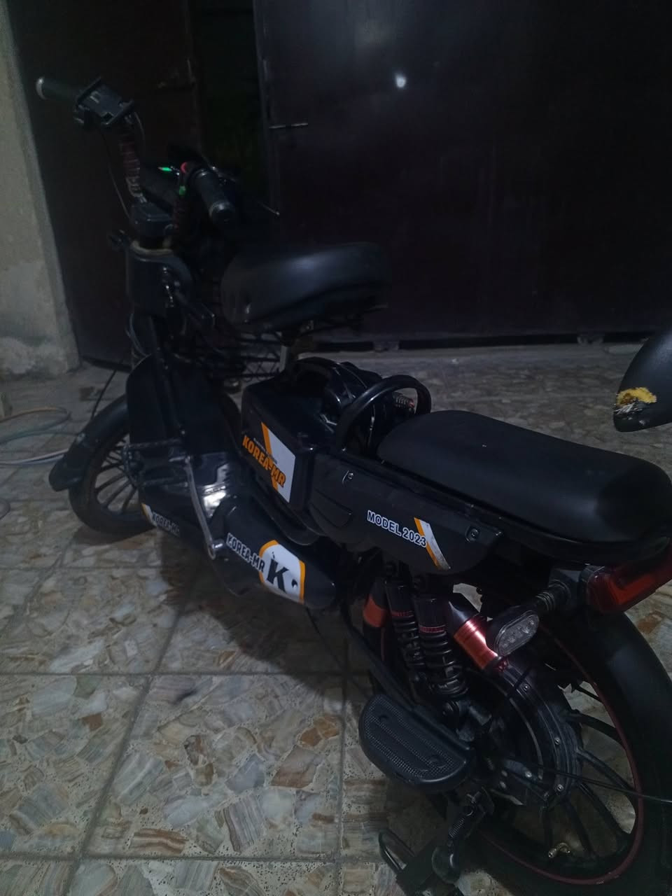 السلام عليكم دراجه شحن للبيع موديل 2023 حجم 20 الدراجه جديد  بصمه قفل وفتح وجهاز انذار و قفل التاير مبدل بطاريه قبل شهرين ومبدل بصمه ومبدل اشاير كلهن وقلوب أمام جديد  نضيفه جدا أمانته الله معتني بيه كلش مكاني بغداد  قرب تقاطع درويش وسعر 325 قفل اتصل وتدللد ماكو اختلاف في السعر  للاتصال ***********
