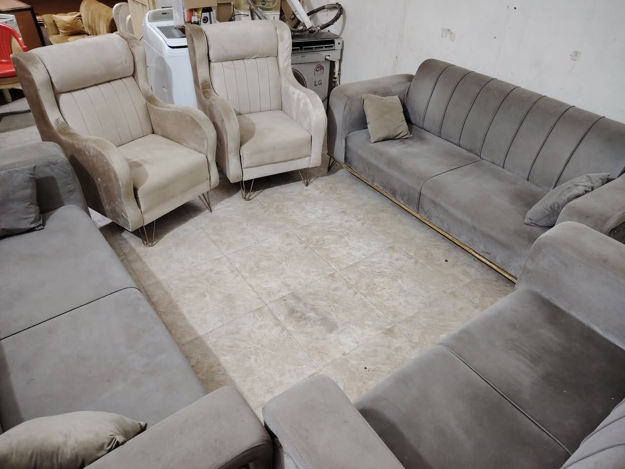 تخم قنفات ١٠ نفر حطاطه سعر ٣٥٠ الف العنوان الفلوجة حي المعلمين قرب جامع سعد *********** ***********
