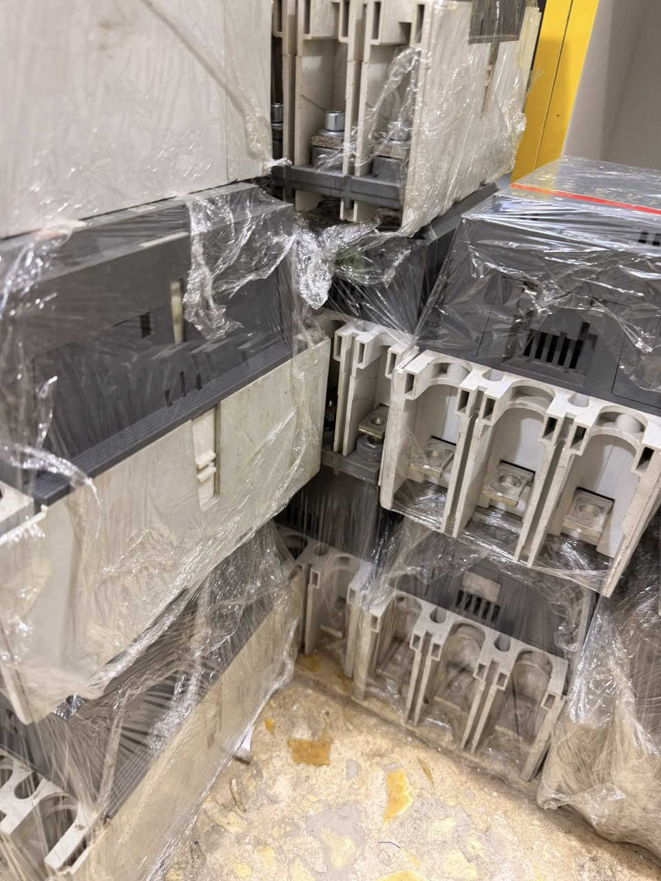 السلام عليكم تتوفر كونتكتر ABB  اصلي باله /250A /400A/500A/600A/ 700A  /  أتواصل ع رقم واتساب ‭٠٧٧٧ ٠٣٥ ٢٢٨٩‬
