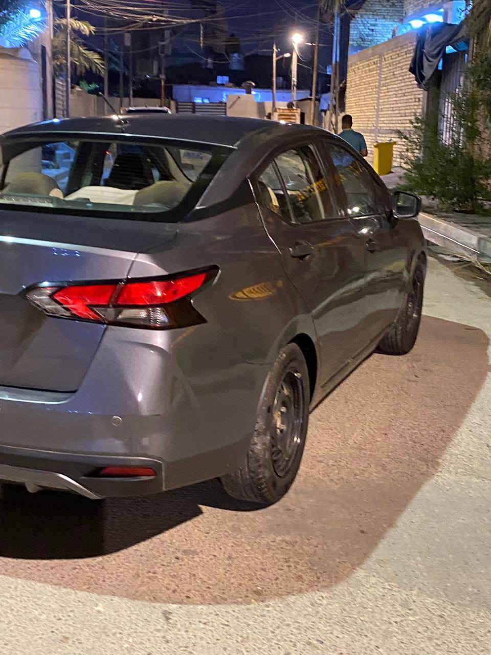 السلام وعليكم 
نيسان فيرسا مديل20  السعر 85 وبيه مجال السياره باسمي وارد امريكي العنوان بصره مطيحه رقم ***********
