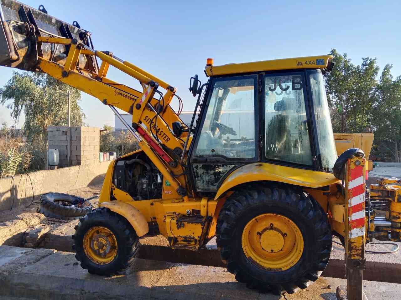 حفارة جي سي بي موديل 2002 جاهزة للعمل  التفاصيل الاتصال على هذا الرقم  :***********
