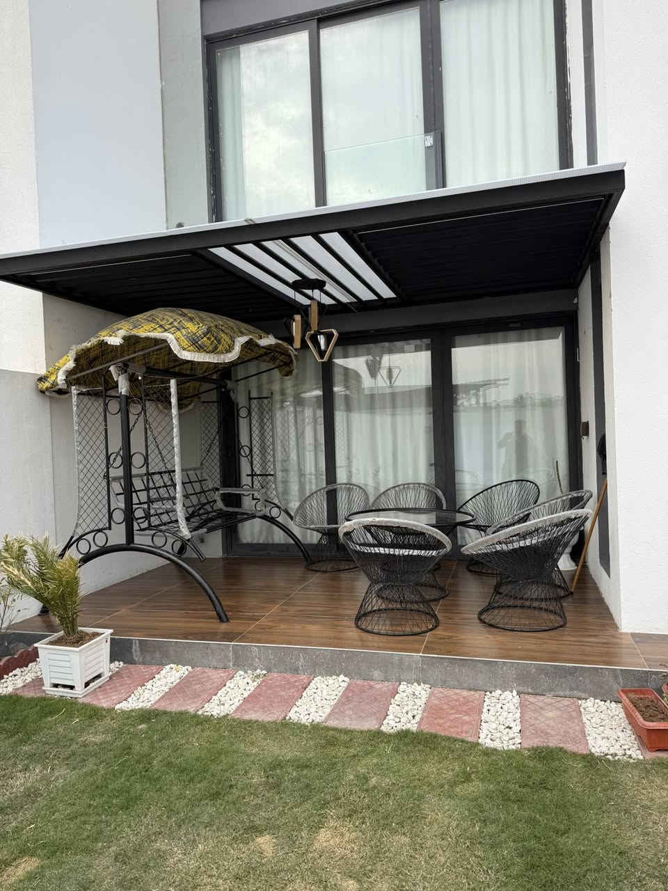 سلام عليكم عمل كافة السقائف كراج والمناور وكافة الديكورات باارخص الاسعار وبااسرع وقت اخوكم محمد ابو ادم ***********
