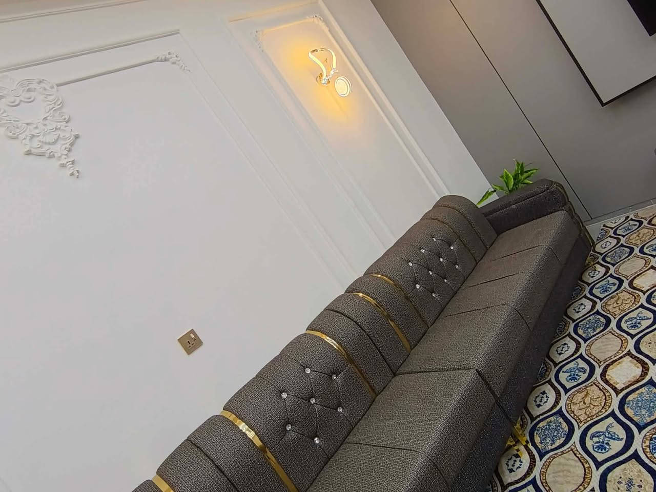 #للييع__مكانه_تكريت __جديد
ديوان 14 متر أقماش كتان والأسفنج سوفت ضغط عالي 22 مقعد دبل زاويه شرط ضمان 10 سنه شرط
يوجد توصيل وتبديل المستعمل بالجديد #معرض_حمودي_للاثاث
#معرض_حمودي_للاثاث 
 العنوان...... تكريت
 الزهور  خلف قاعه الشهيد ليث مقابل معهد الفنون الجميلة 
معرض حمودي
*********** اتصال او وتساب
*********** اتصال واتساب
