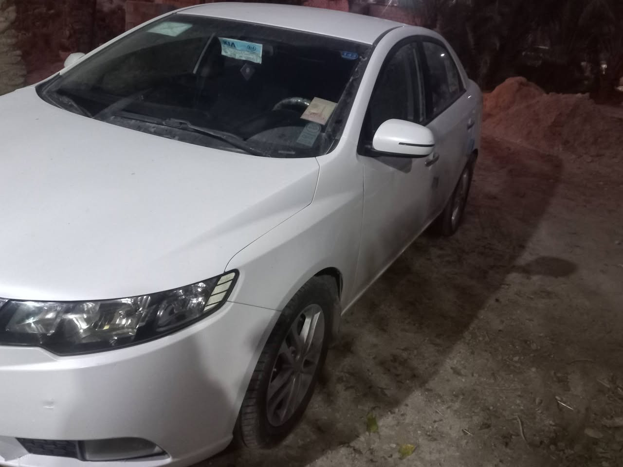 السلام عليكم ورحمة الله وبركاتة
سيراتو ٢٠١١ السياره مكفوله من الصبغ والتبديل مع ملاحظات بسيطه تشوفهن بعينك السياره فول عدا البصمه والفتحه تبريد شغال .
السعر ١٠٨ وبيها مجال 

تحكمات ستيرن 
حساسات
كشن كهربائي 
مري شفط

للتواصل ***********
