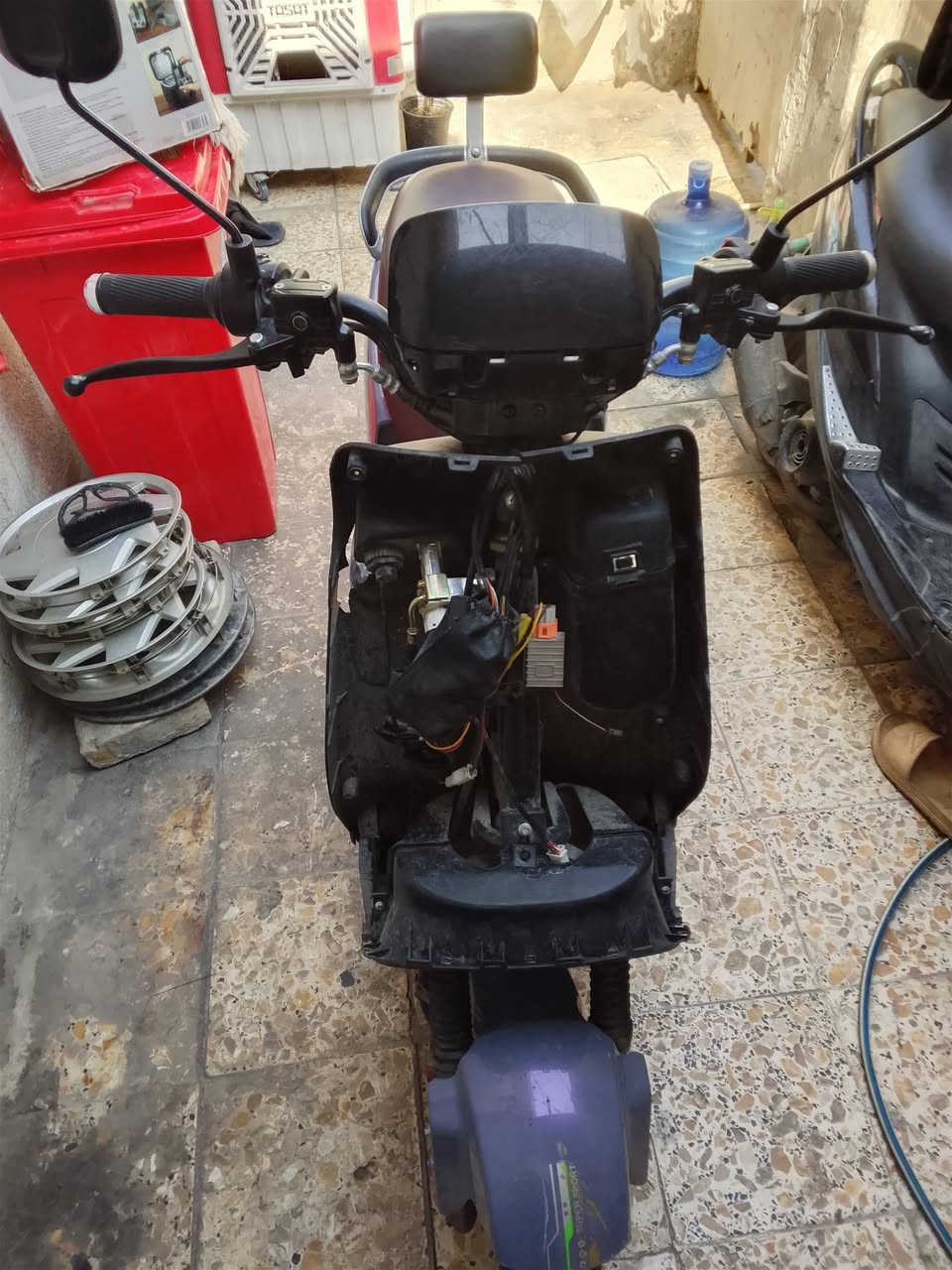 السلام عليكم
دراجة شحن للبيع مستعملة ما بيهة شي فقط الكفر الامامي استعمال 3اشهر السعر 550 قفل ول شراي اني اجي 
رقمي ***********
