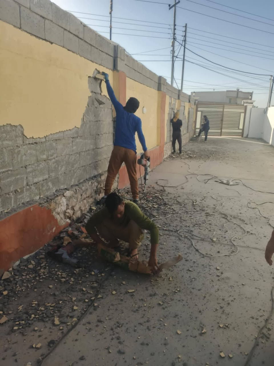 سلام عليكم  / يوجد كادر عمل جاهز  تصعيد مواد  / تنضيف بيوت  / تفليش  / تكشيط  / دفن نهري  / شقلنه ليل ونهار  / وماعليك بكلشي تاخذ شقل جاهز مني  / ومعداتنه جاهز وسياره تجيك للبيت ماعليك بس تصال على رقم/  ***********
