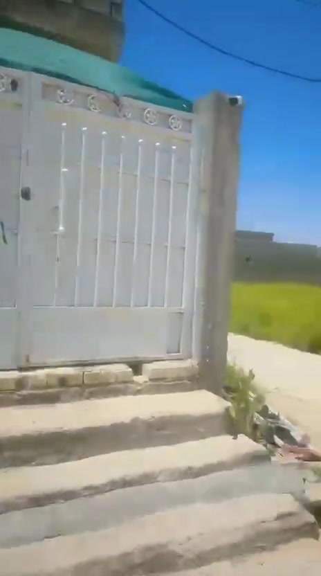 بيت للبيع الاسكندريه حي الزاعي او حي المعلمين ٢٠٠ متر السعر ٦٥ وبي مجال رقم صاحبت البيت *********** واني مكلفه بلنشر وغير متواجده على الفيس
