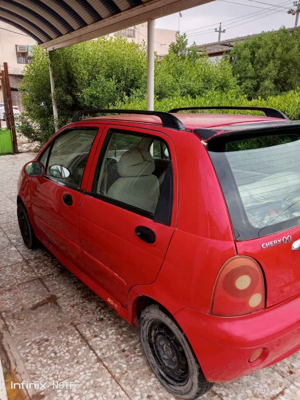 سلام عليكم للبيع كيو كيو 2012 سياره بيه بس باب رش والباقي مكفول ومكينه وكير شرط اوتوماتيك السعر ٢٥ وبيه مجال بصيط *********** المكان ديوانية
