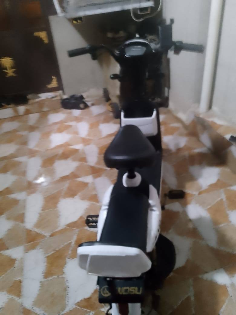 سلام عليكم
ماطور للبيع 
حجم14
اربع باتريات 
يمشي 60
تايات جدد
لايتات شغاله 
2025
دبل سويج و بصمه 
قفل امان
سعر 210
***********
