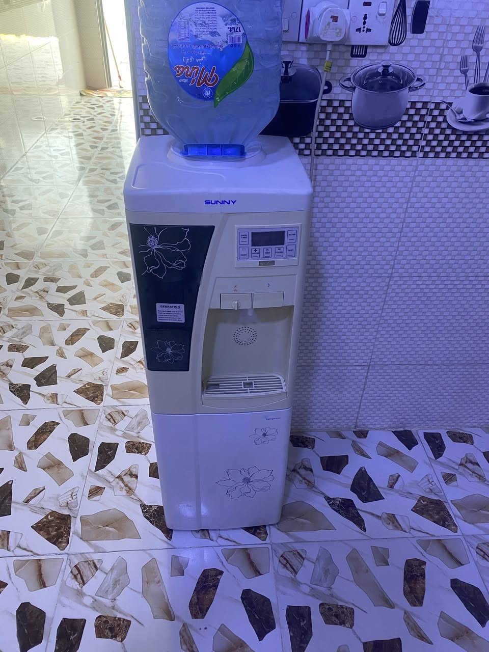 غراض للبيع شغالات مبردة سوبر الكتريك باب اول سرعتين بدون نقص حتى الحلفه جديد سعر ٨٠ الف وبيها مجال بسيط والبراد سعره ٥٠ الف قفل الشراي يخابر***********
