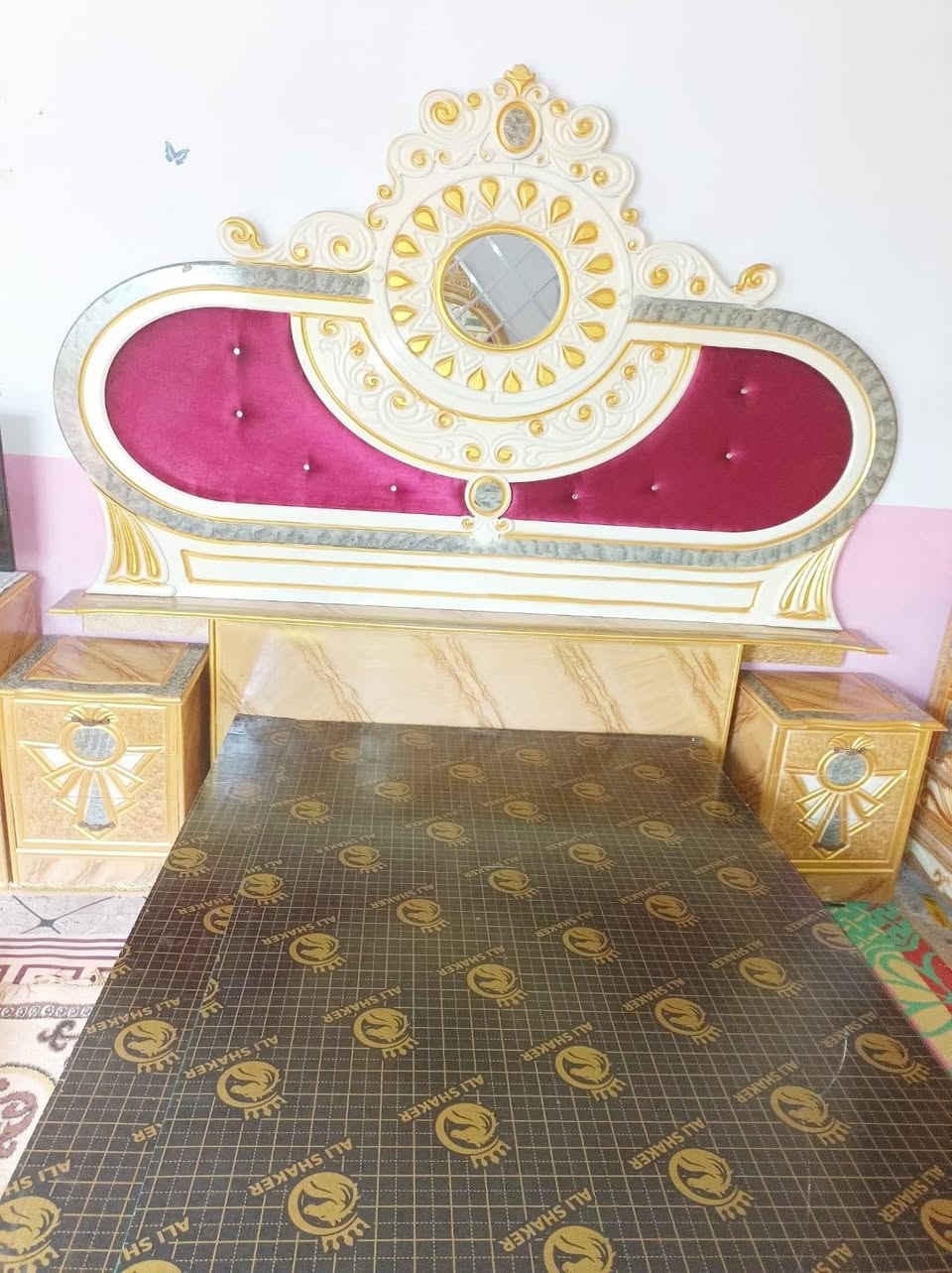 السلام عليكم غرفة خشاب للبيع مستعمله شهر واحد بعدهي جديده للاتصال على هذه الرقم
*********** يوجد واتساب
