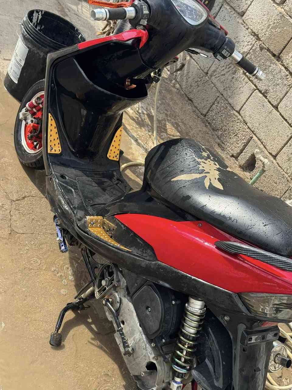 سلام عليكم 
شباب دراجه ماكس عداله نضيفه 
كهربائيات كلها شغاله 
ويلات تزويد 
دبل خلفي امامي تزويد
كزوز csرياضي 
يدات برية وسكليتر تزويد 
سبايدر كاربون فايبر 
مكينه مبوشه ٥٥
دراجه خير منالله 
(سعر ٦٥٠وبيها مجال 
 مكاني ابو لخصيب )
***********
