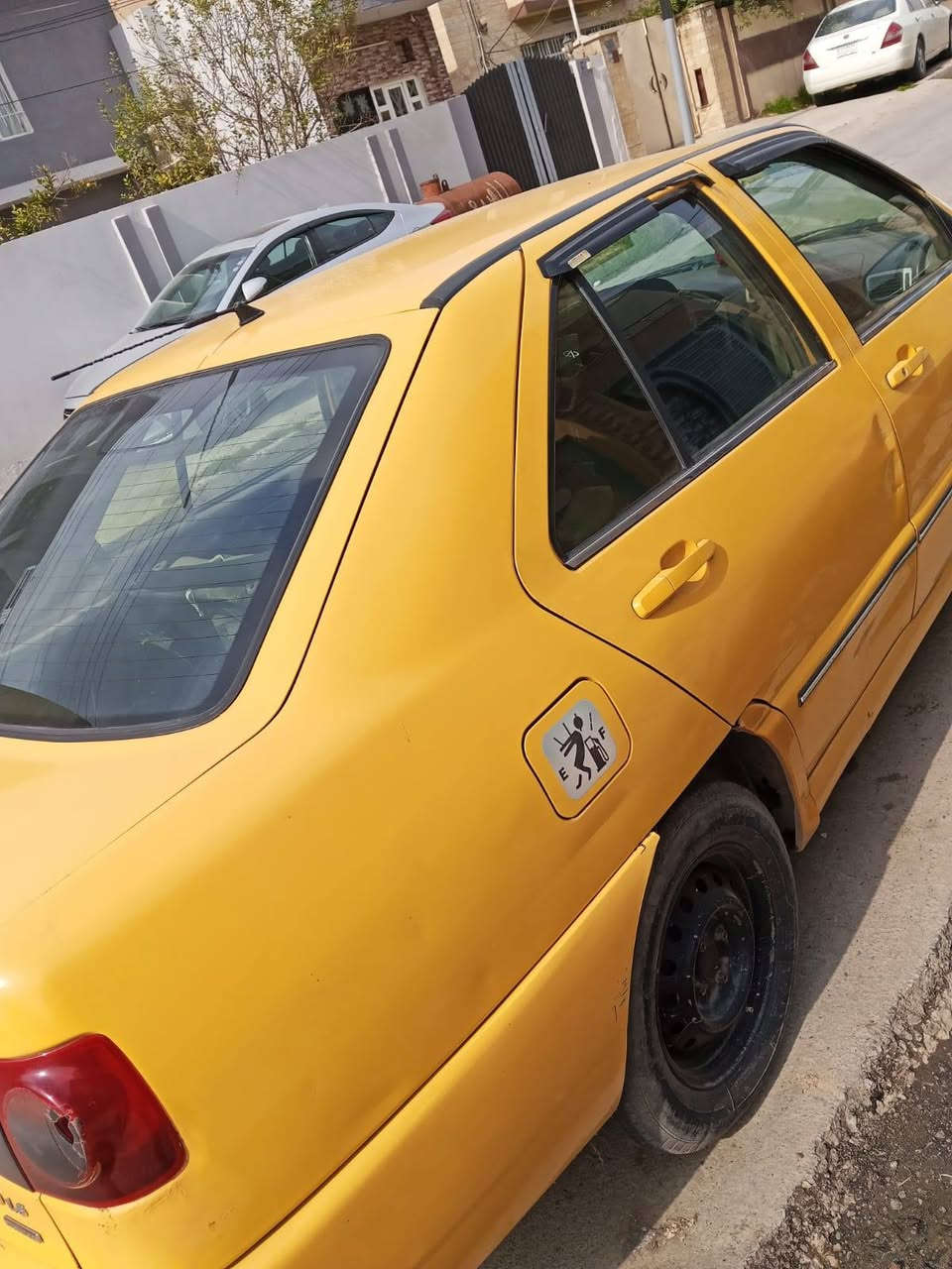 بالقسط..
السعر ٤١ قفل(٢٠ مقدمة وبالشهر ورقتين)كوين  موديل 2011 كابون بيه ورقي 
سنويته لي 29
صاحبه يحول ما يسوي وكاله 
هئيه عليها 70 الف 
غرامات صفر 
كير محرك شرط 
صبغ ما بيها
***********
