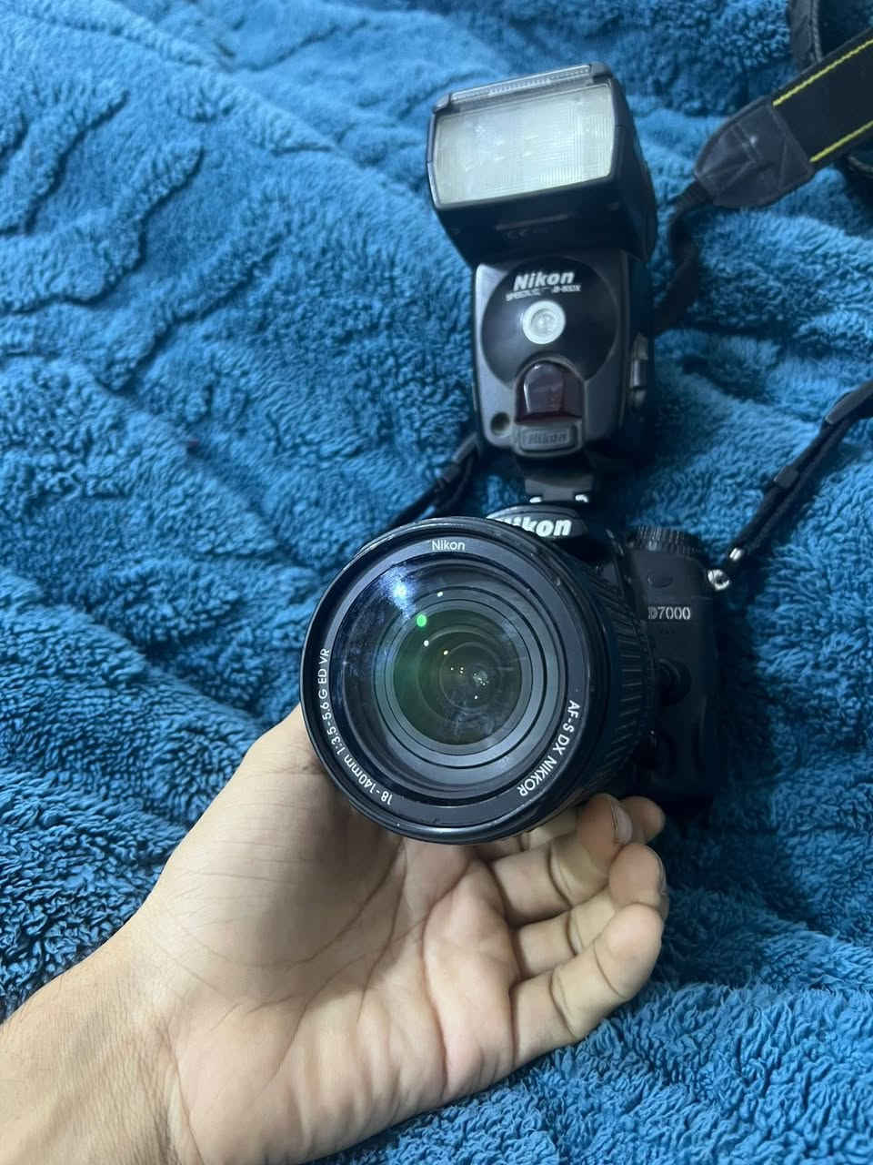 السلام عليكم
نيكون D7000 للبيع نقص بيها بس شاحنة 
كامره جديده ضامها من العام وضاعت الشحنه اليريدها يجيب شاحنه وياه ويفحصها مكفوله من كلشي زلغ مابيها وياها هاي العدسه والفلاش وكفر سليكون 
السعر 300 بيها مجال بسيط 
مكاني الزعفرانيه 
***********
