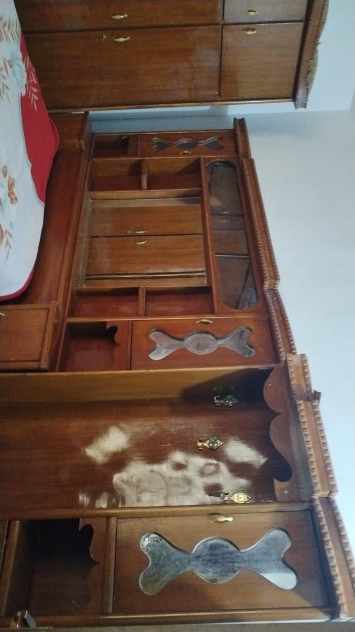 للبيع غرفه مسرح حطاطه سته ابواب
المكان فلوجه 

للتواصل علا الرقم***********
