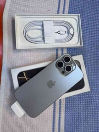 Iphone 16 pro 256 ضمان ماستر عندي قطعتين ابيض وتيتانيوم اجهزة جدد بمعن...