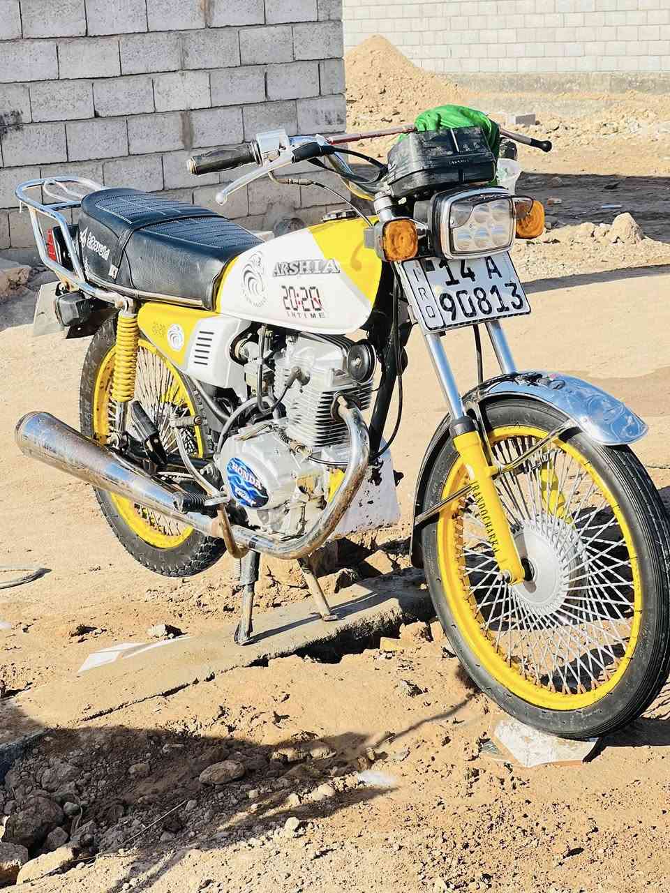 السلام عليكم دراجه ارشه للبيع رقم وسنويه السعر مليون ونص وبيهه مجال قليل جاهزه من كلشي كلشي شغال بيهه العنوان البصره الدير النشوه 
رقمي ***********
